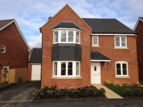 5 bedroom Detached f...